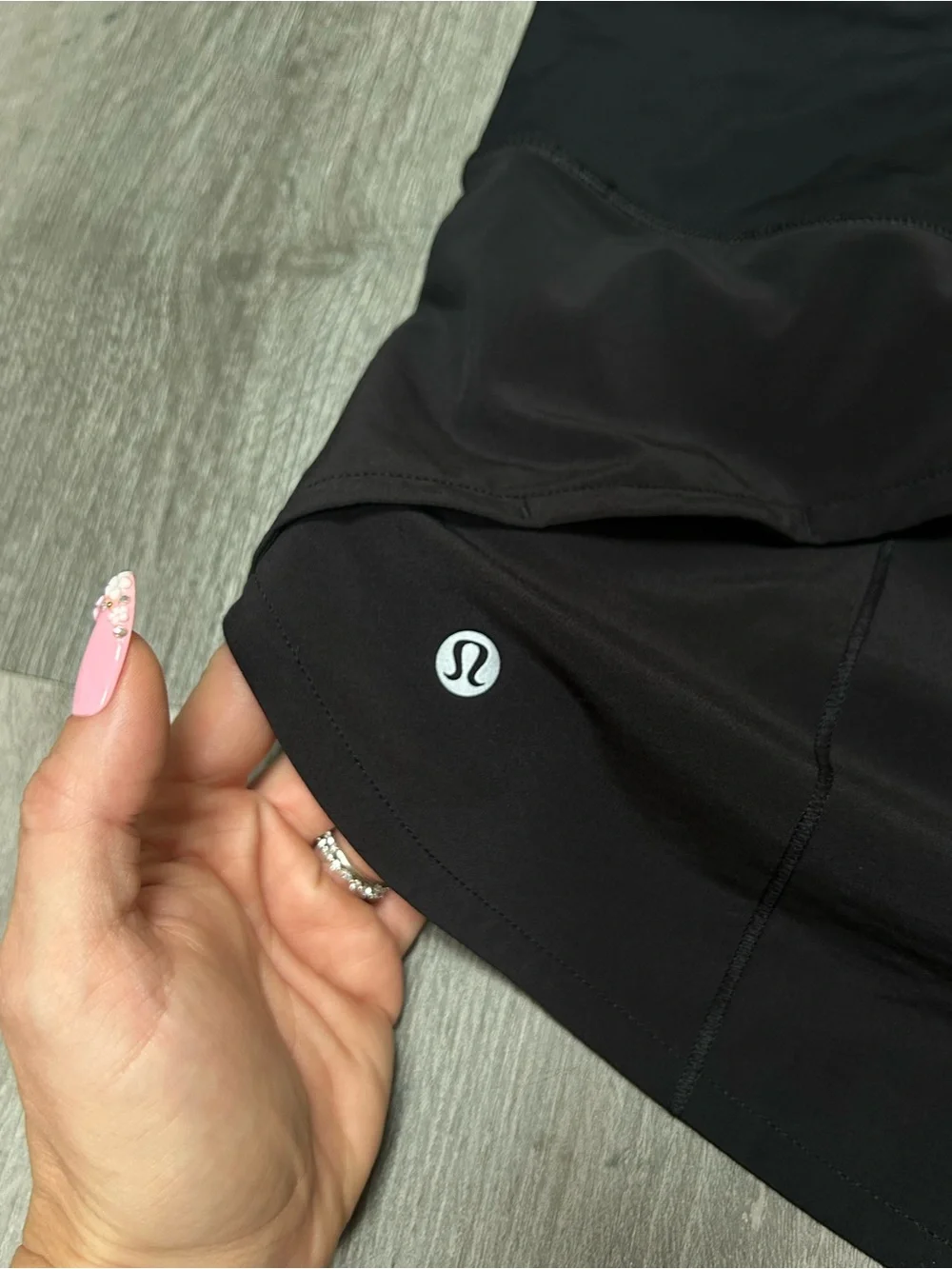 Lululemon speed up high rise shorts - Picture 2 of 7